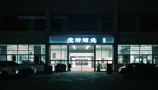品牌传播策略：场地因素对直播运营的影响分析